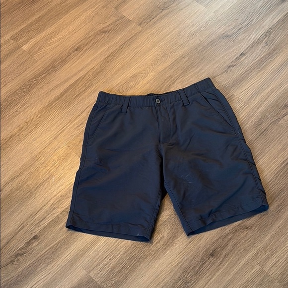 Under Armour Black Flat Front Shorts Relaxed Fit - Picture 1 of 4